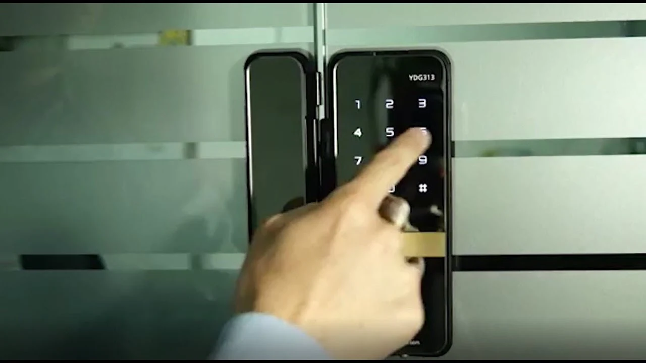 A Fechadura Digital Ideal para Portas de Vidro: Modelos e Cuidados na Instalação em 2025